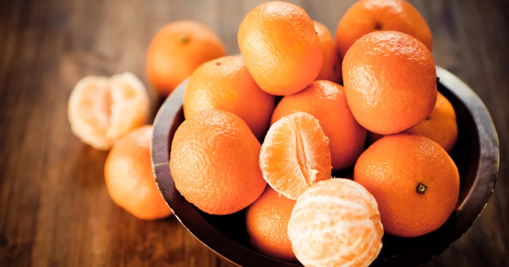 Як за 30 секунд зробити кислі мандарини солодкими: хитрий трюк