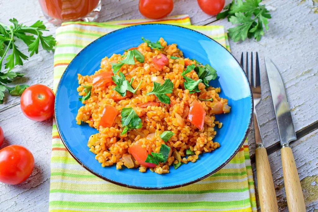 Неймовірно смачно та дуже корисно: готуємо булгур з овочами по-турецьки
