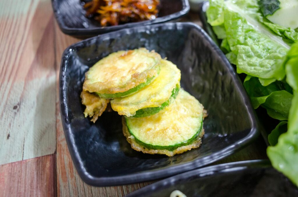 Чи безпечно їсти сирі кабачки: що кажуть експерти Зображення до статті від makafood