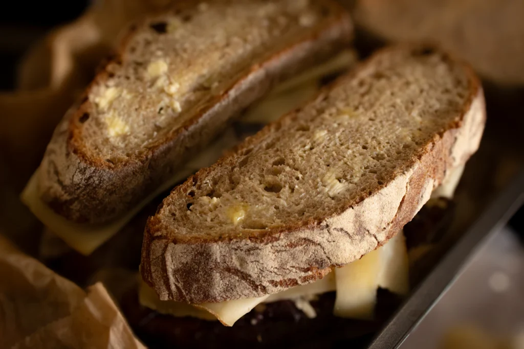 Не просто хліб із маслом: готуємо хрусткий сендвіч як у кафе Зображення до статті від Melloo